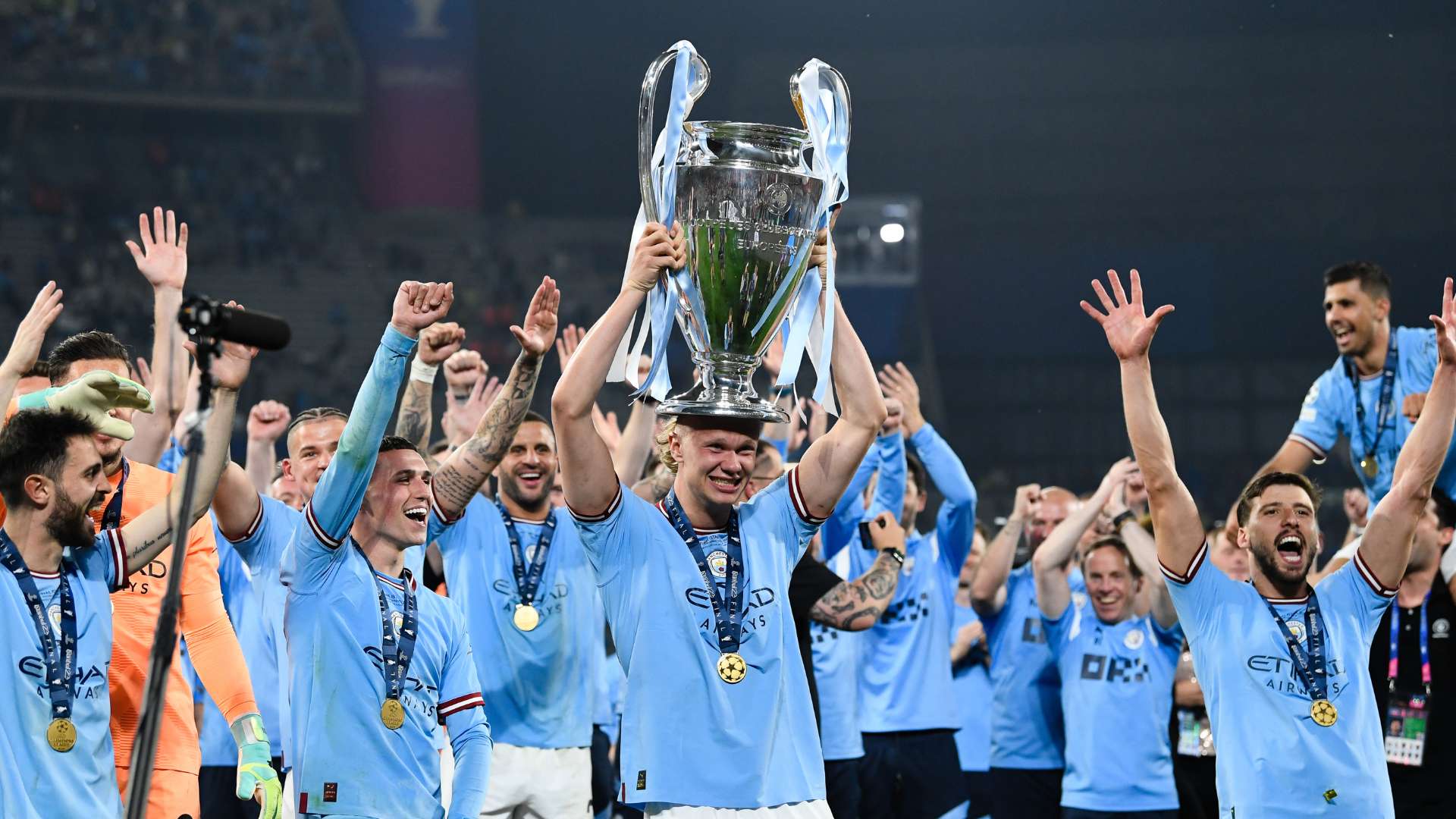 球场外的温 球场外的温