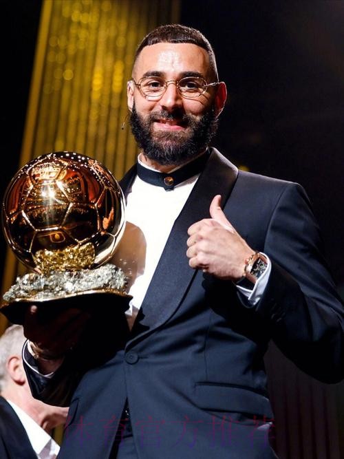 本无悬念!官方:本泽马当选欧足联年度最佳球员 本无悬念!官方:本泽马当选欧足联年度最佳球员